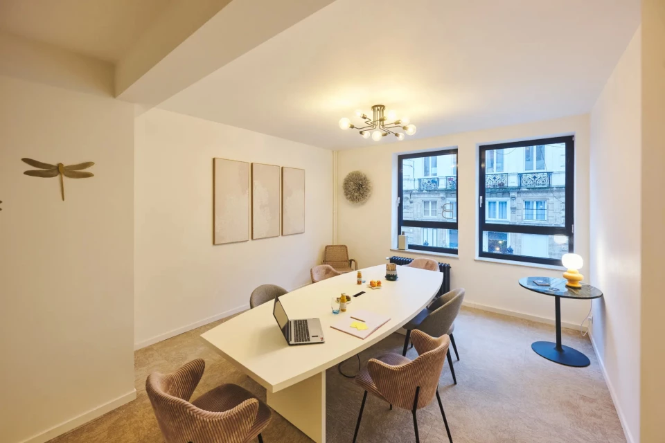 Meeting room for 6 persons in Brussels (near Central Station - Arts-Loi - Rue Royale)