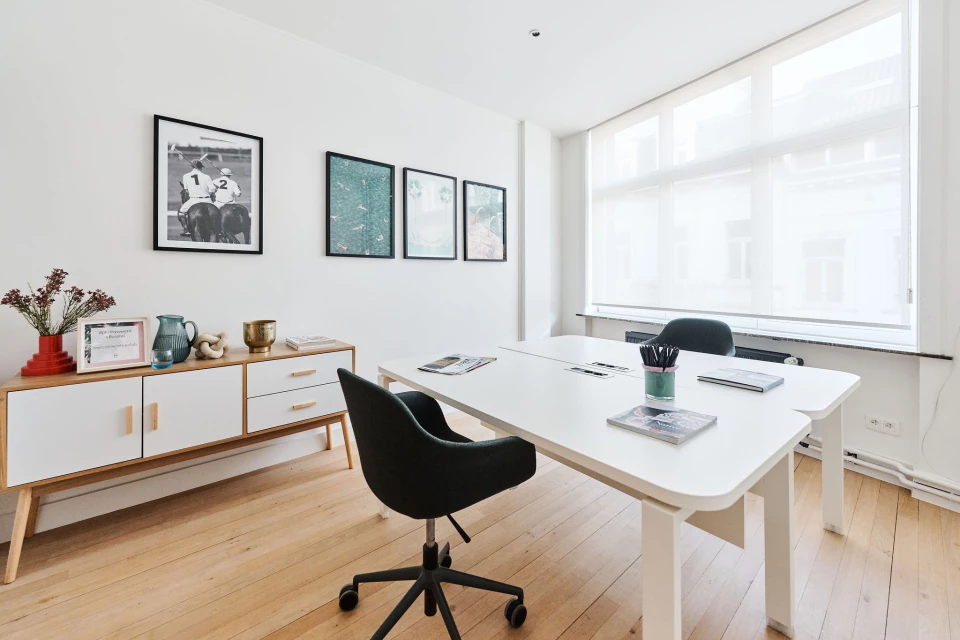 Office for 2 persons (near Central Station - Arts-Loi- Rue Royale)