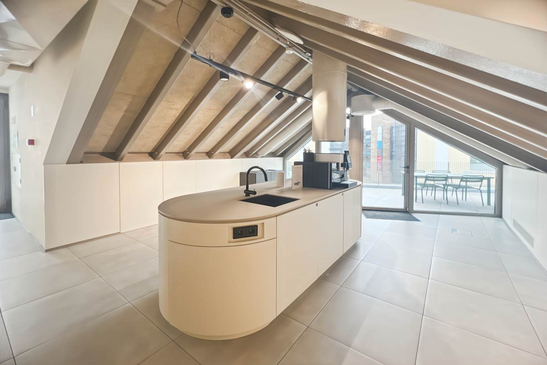 Via Sebastiano Caboto 7