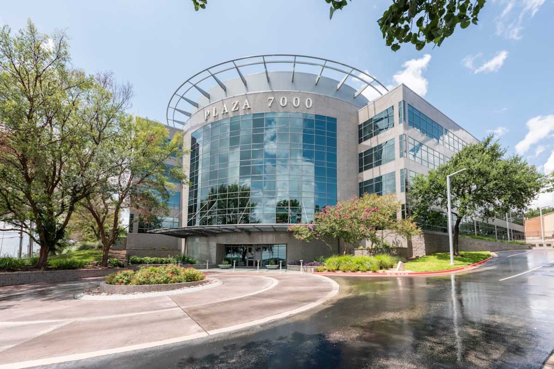Plaza 7000