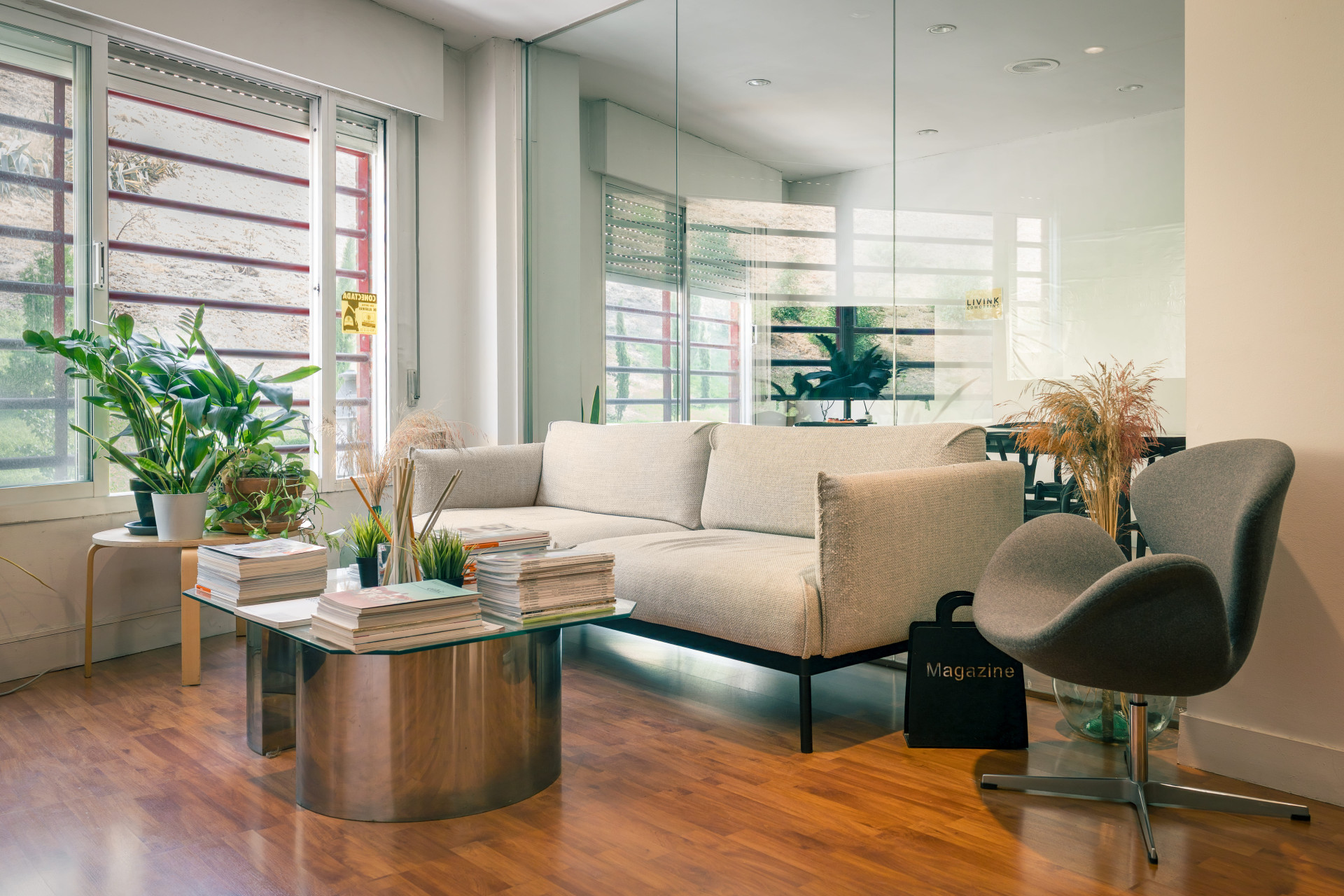 Desks @ LIVINK Coworking w/ Phonebooths and coffee