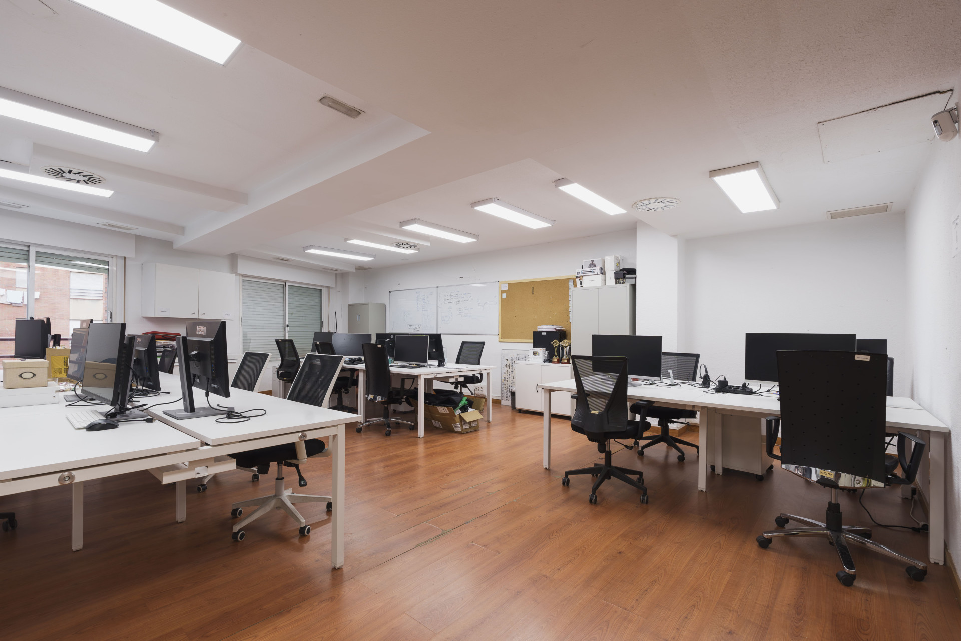 Desks @ LIVINK Coworking w/ Phonebooths and coffee
