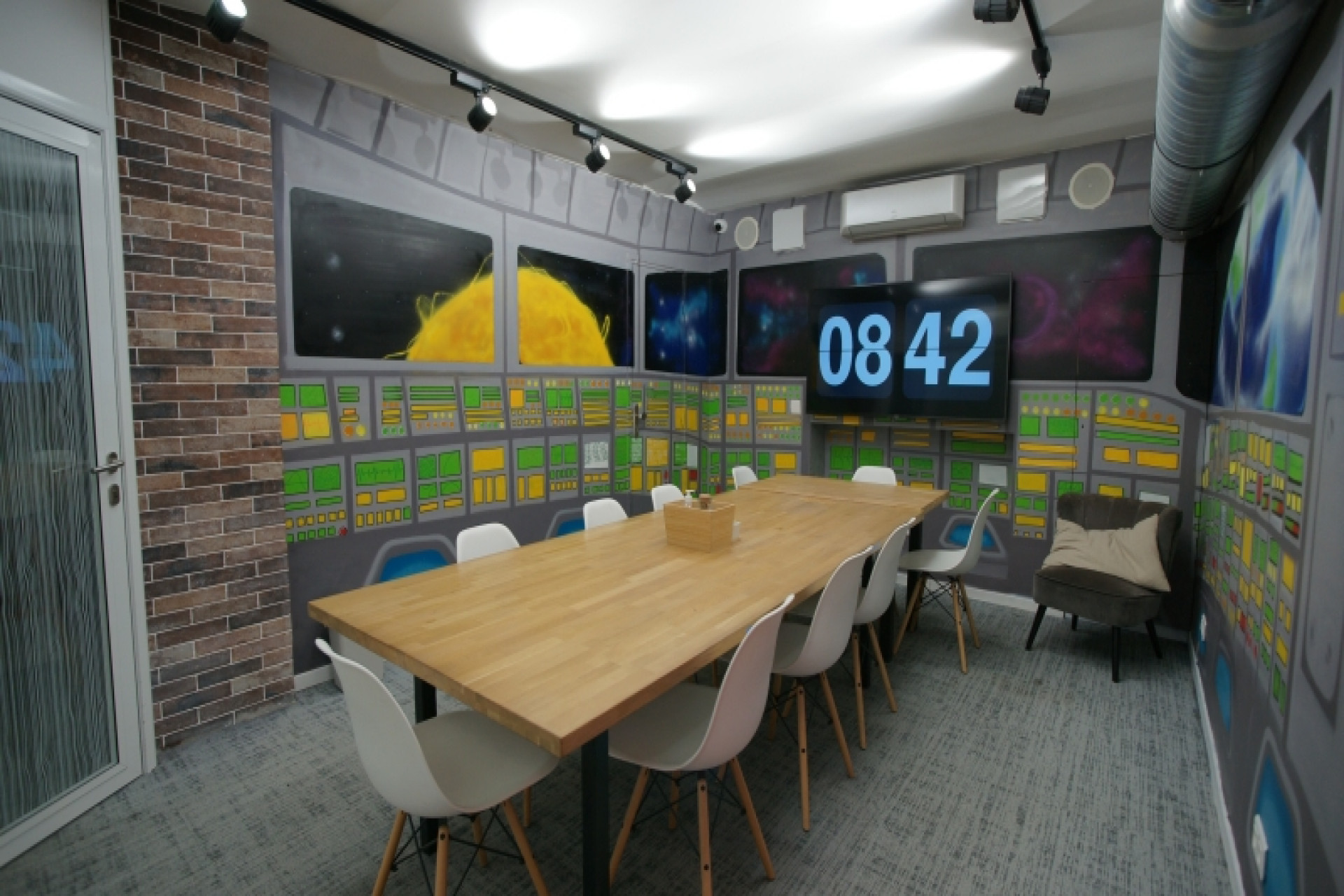 Meeting room up to 8 persons