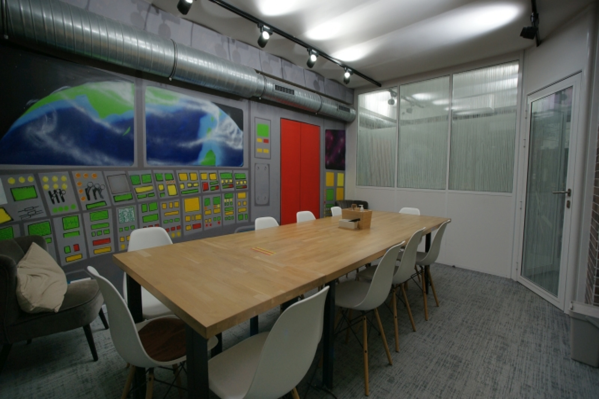 Meeting room up to 8 persons