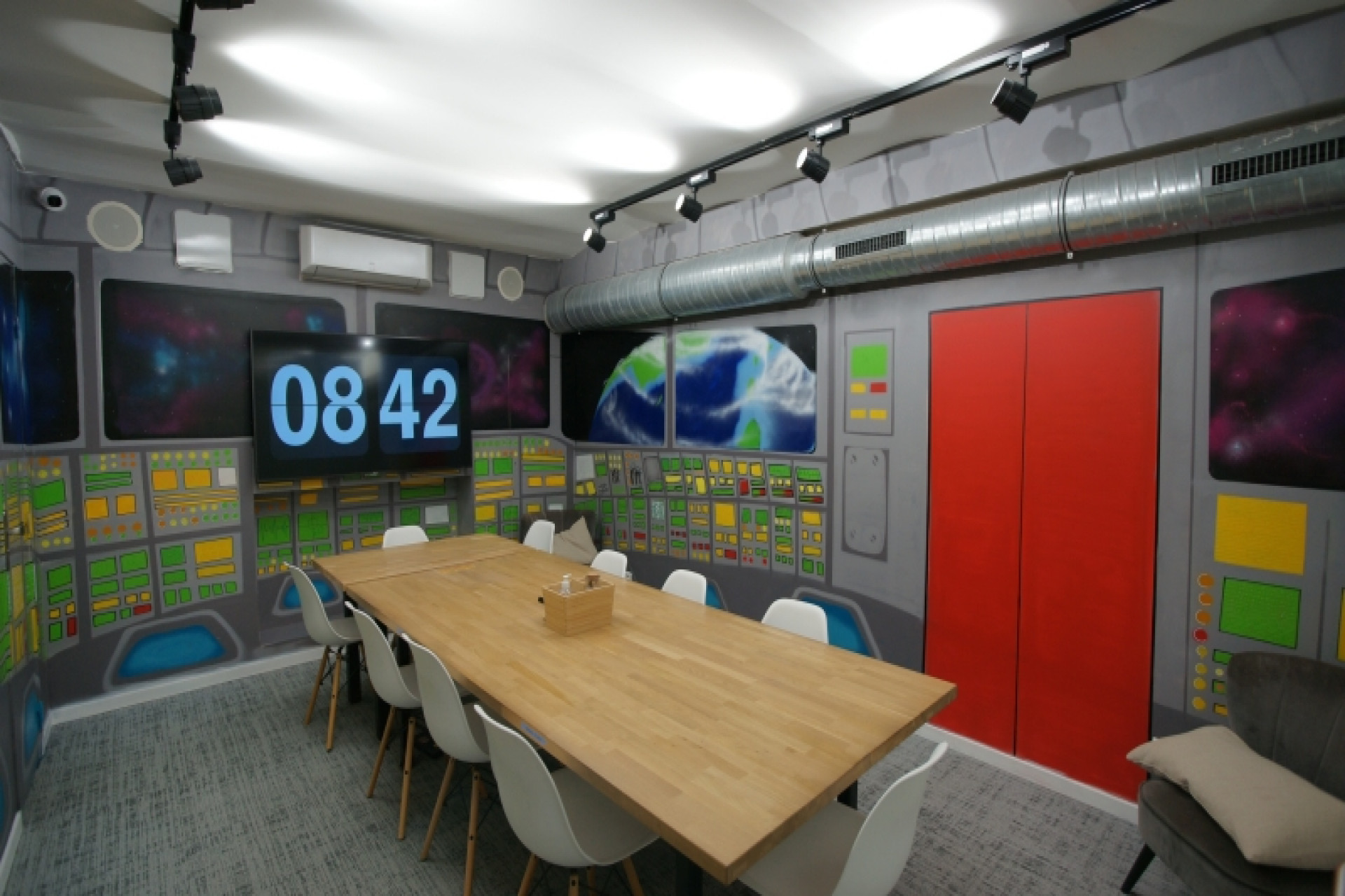 Meeting room up to 8 persons