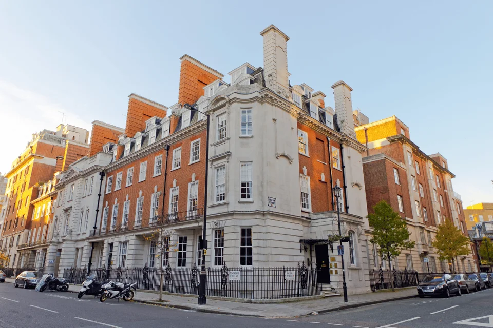 4 Devonshire Street main office view