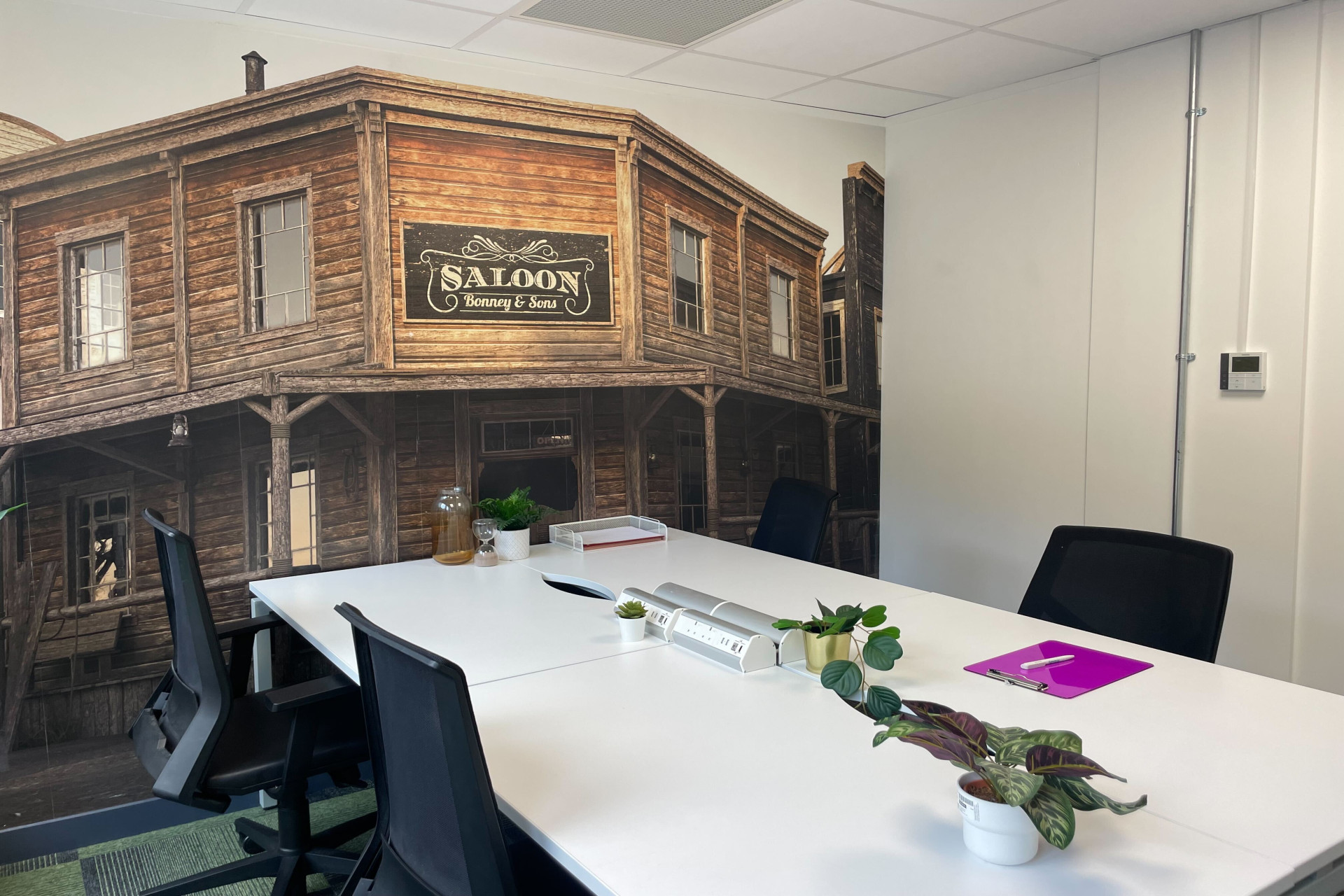 R115 4 Person Serviced Office at DeskLodge