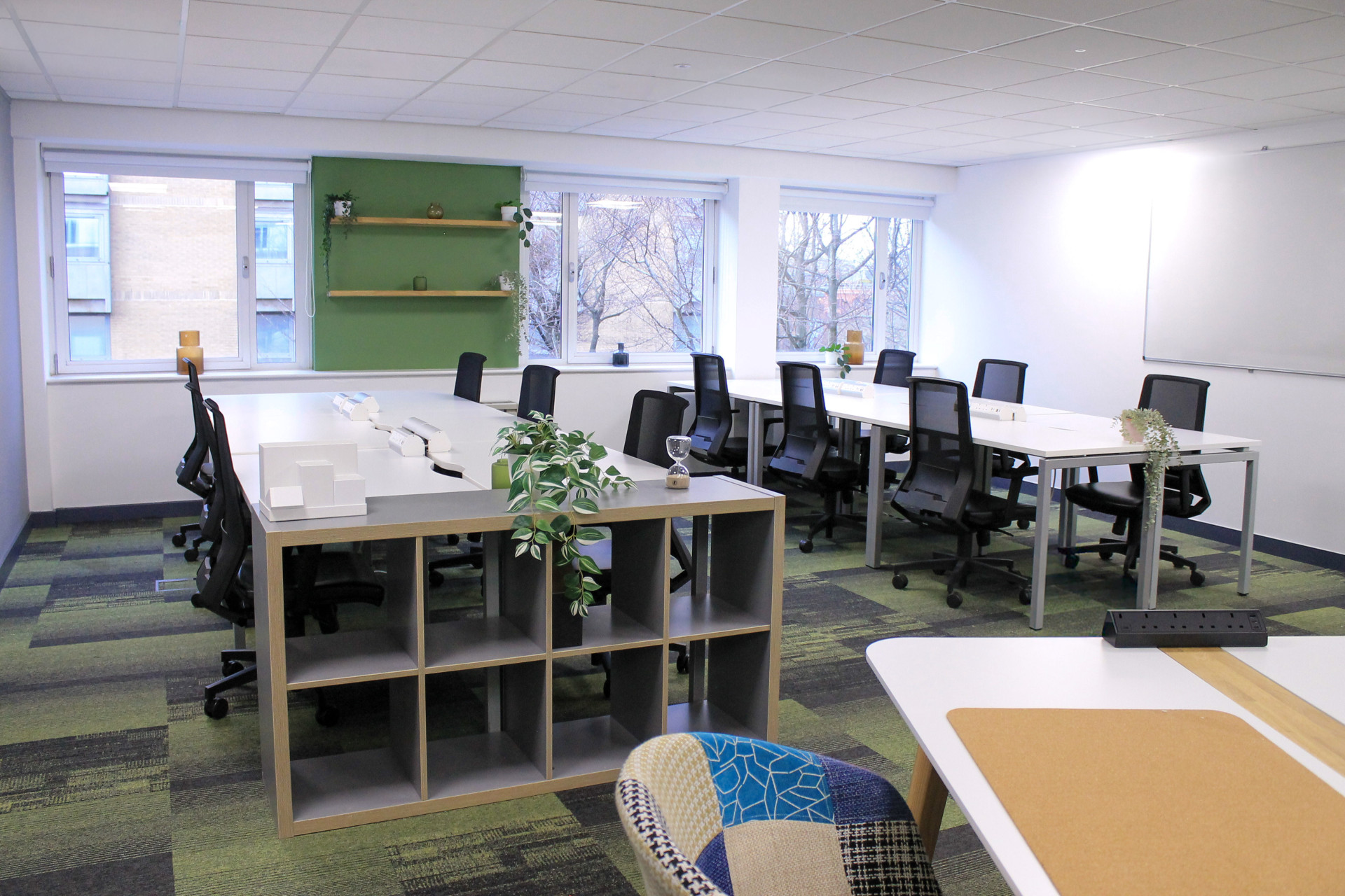 R410 18 Person Serviced Office