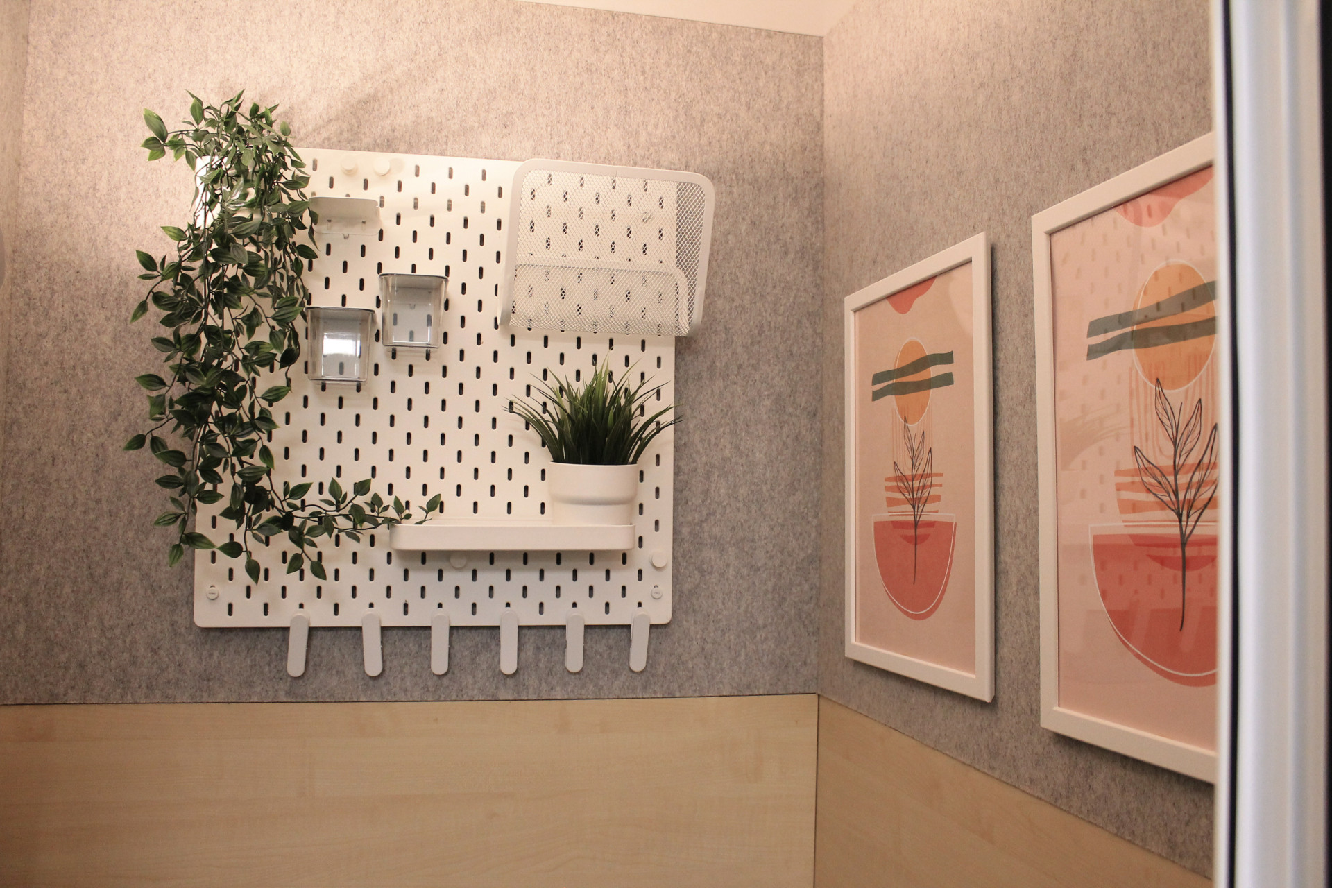 R410 18 Person Serviced Office