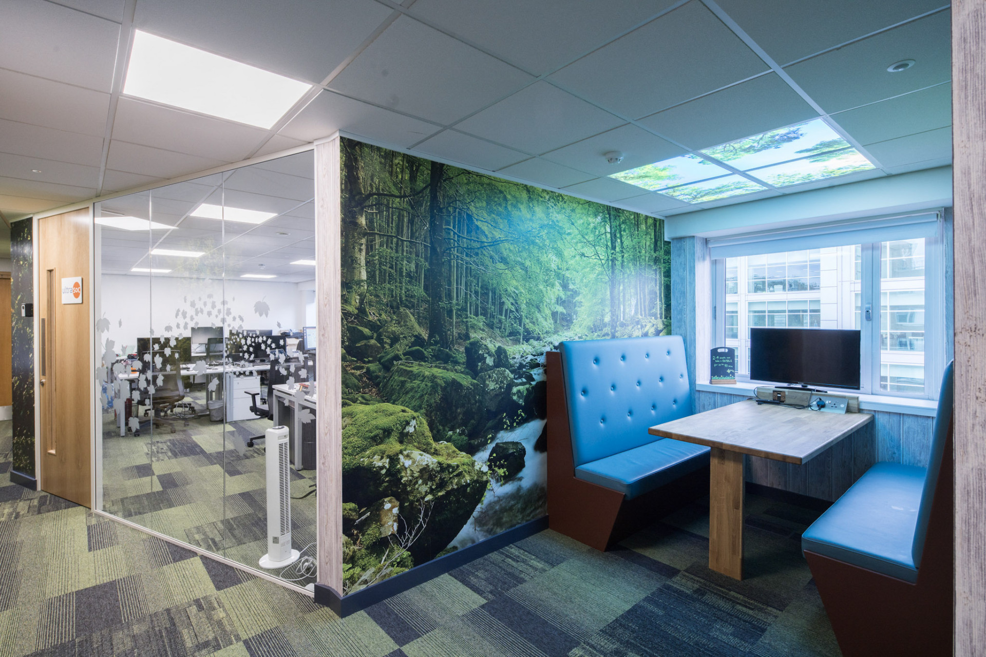 R403 6 Person Serviced Office