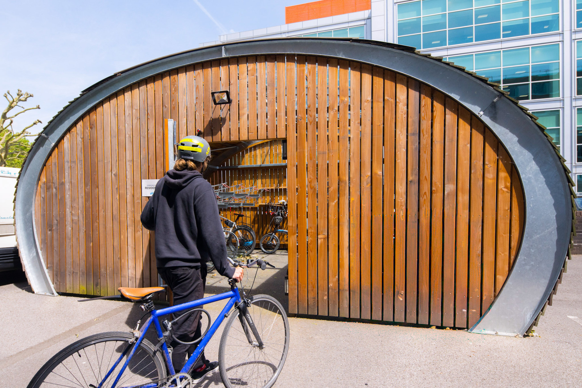 R403 6 Person Serviced Office