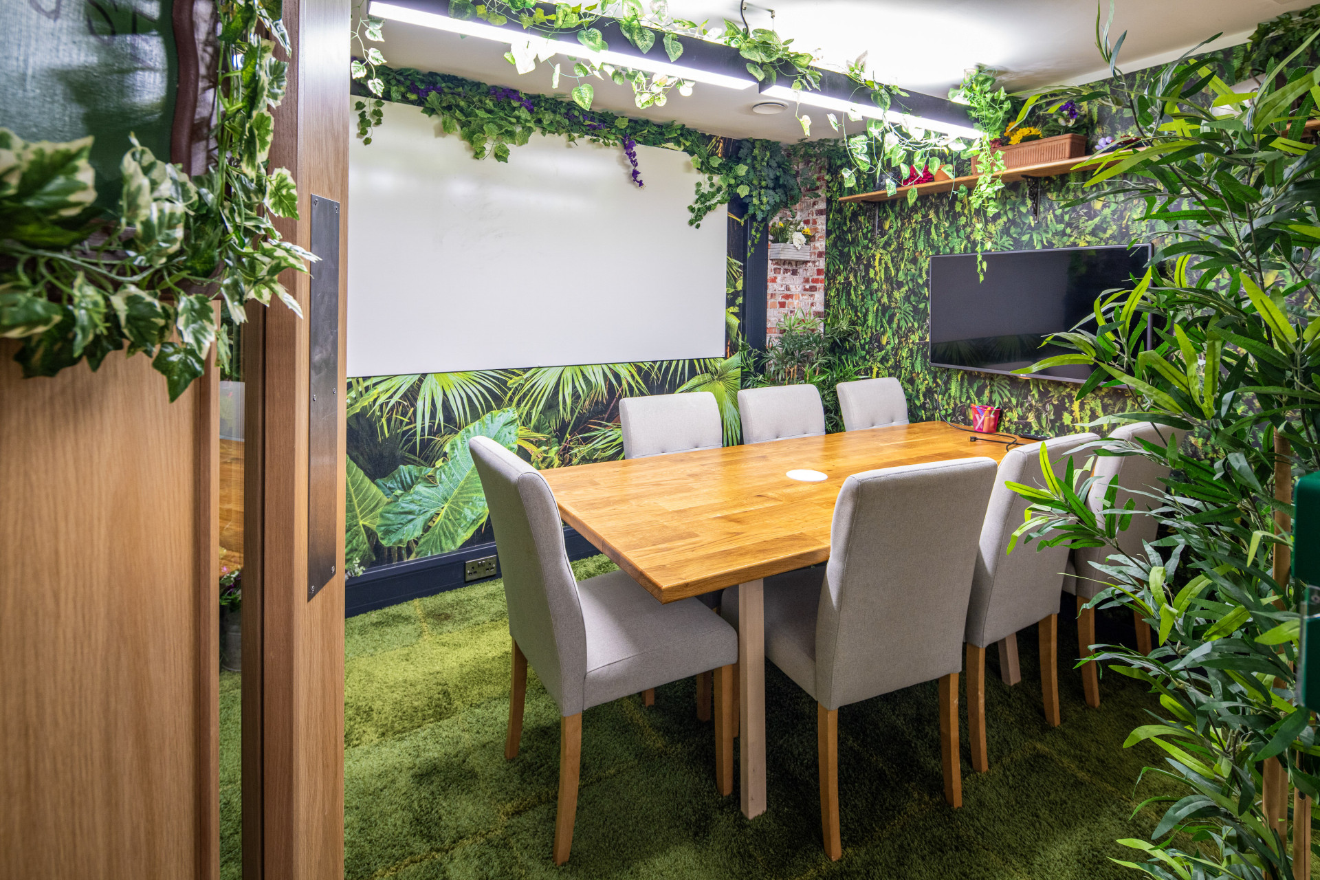 16 Person Serviced Office