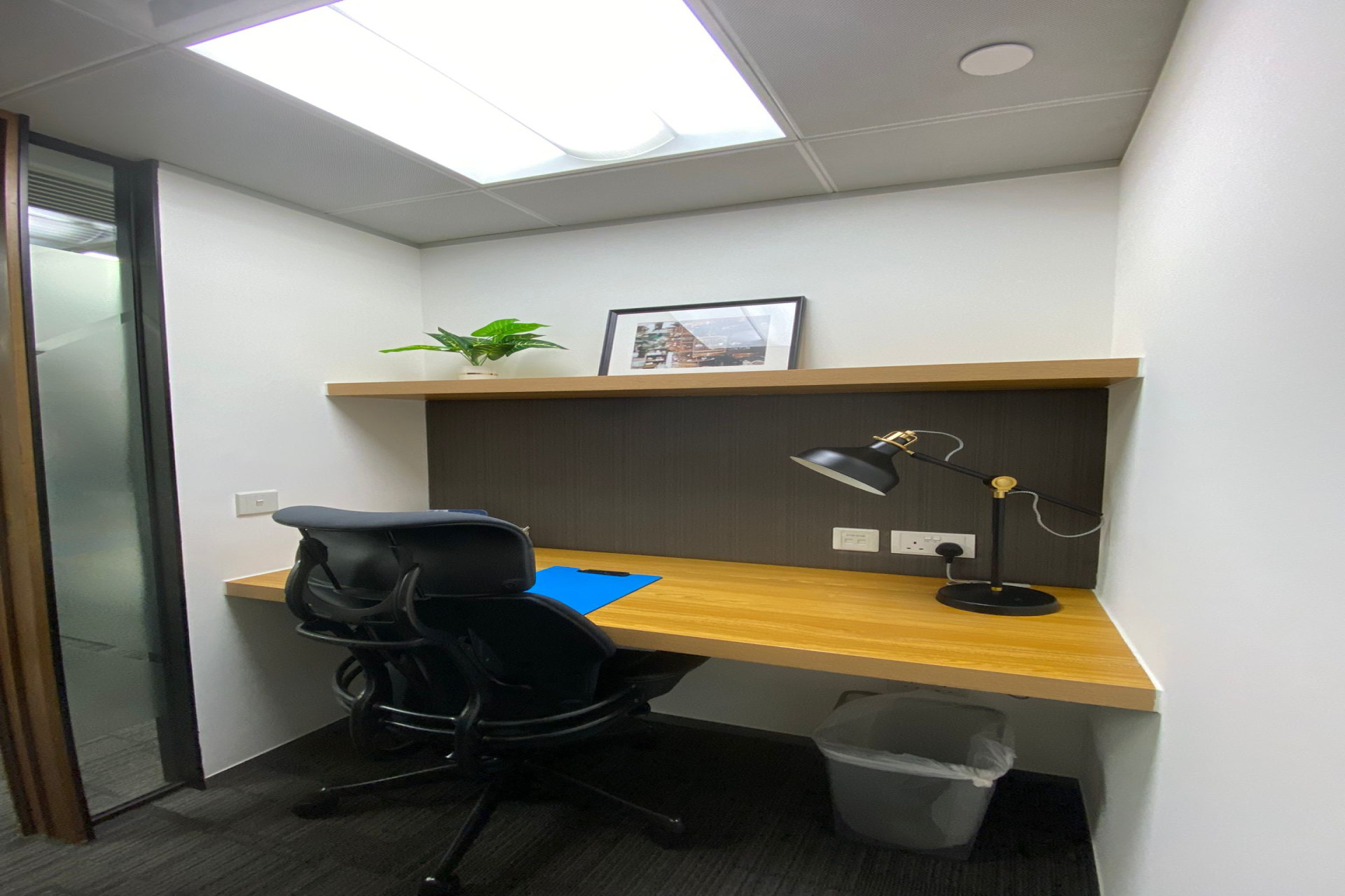 1 pax Day Office