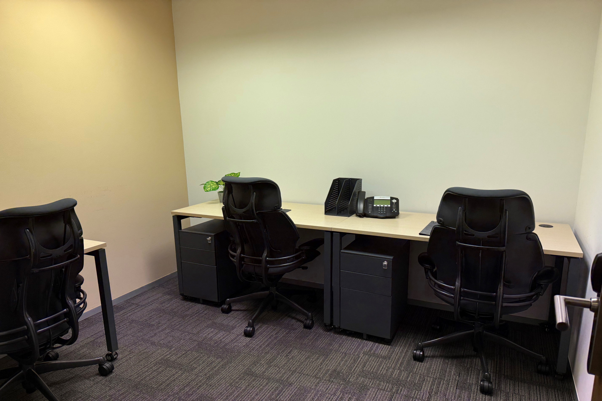 2 pax Day Office