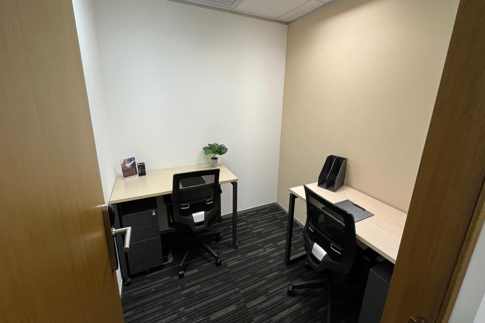 2 pax Day Office