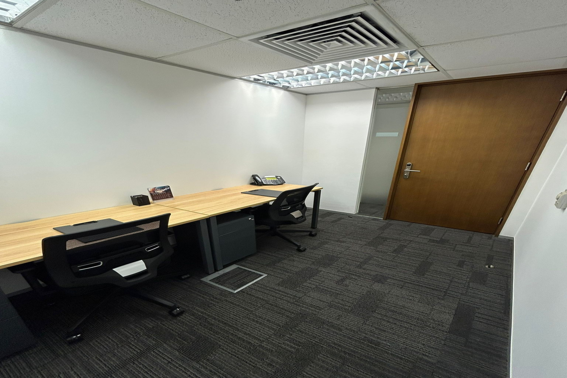 2 pax Day Office