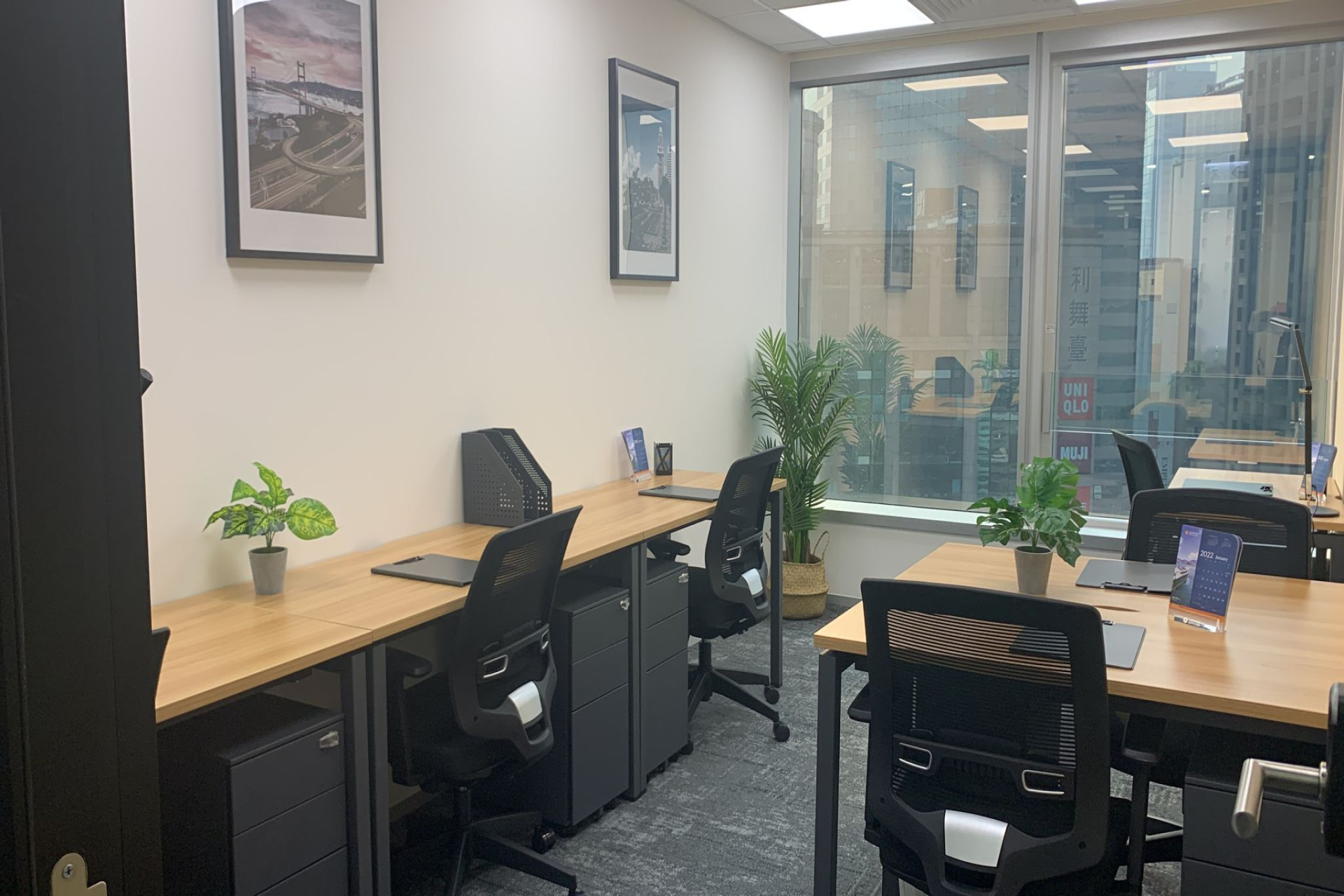 7 pax Day Office