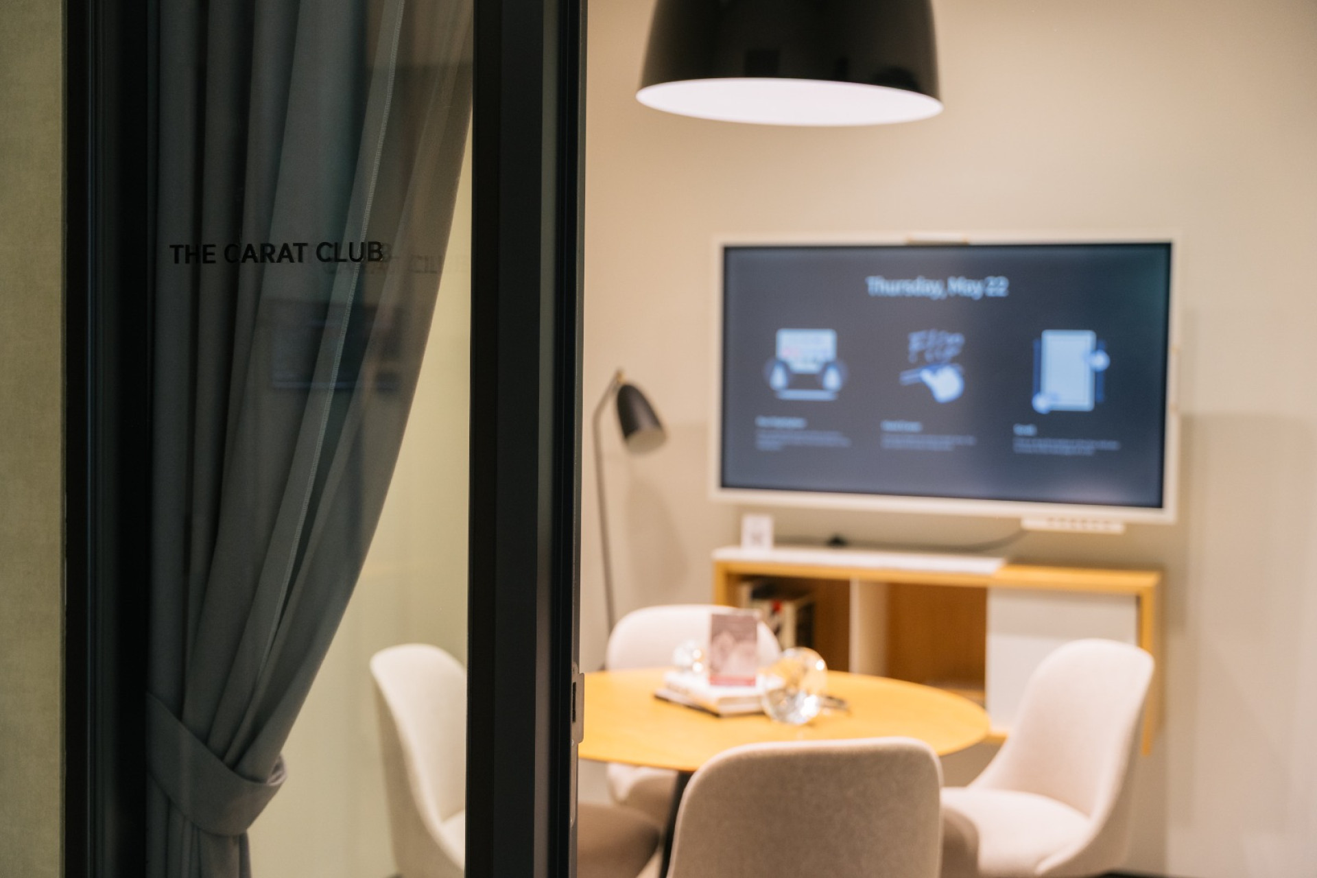 The Carat Club Discussion Room