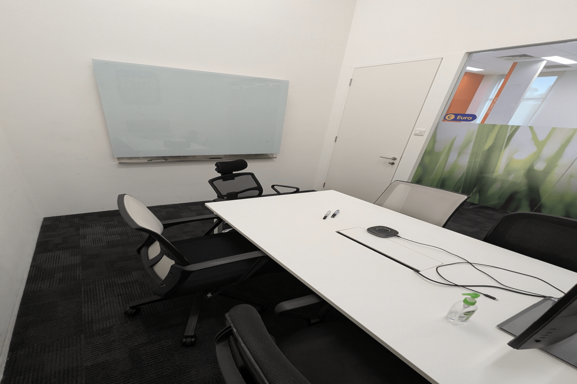 Euro Meeting Room