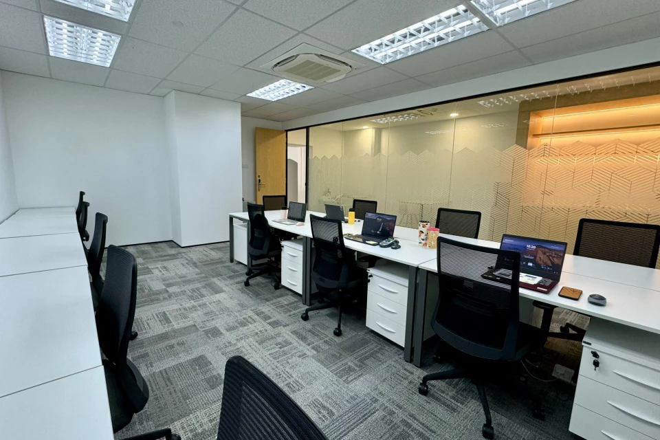 Private Suite (Day) 12 Pax