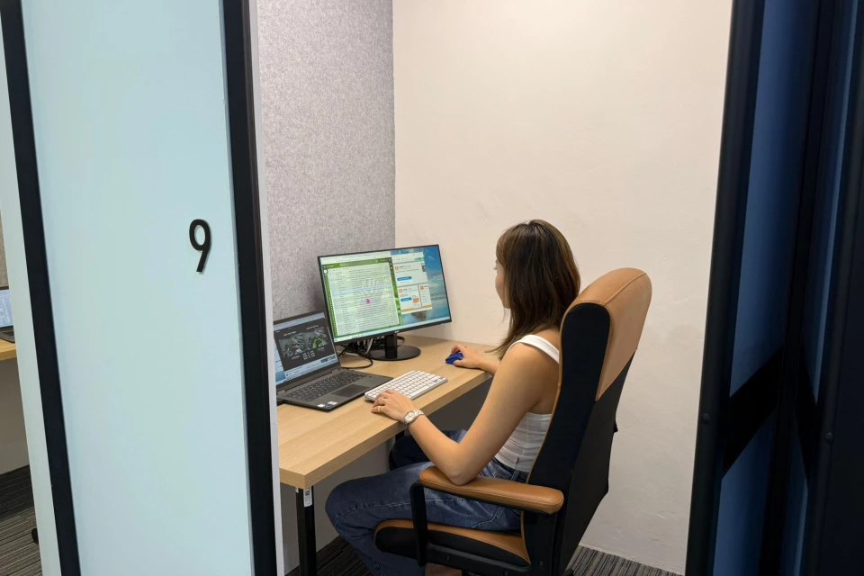 1 Person Private Office (with Monitor)