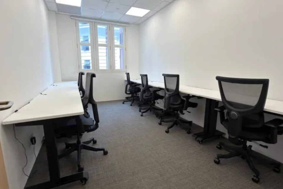 AVB 6 pax day office