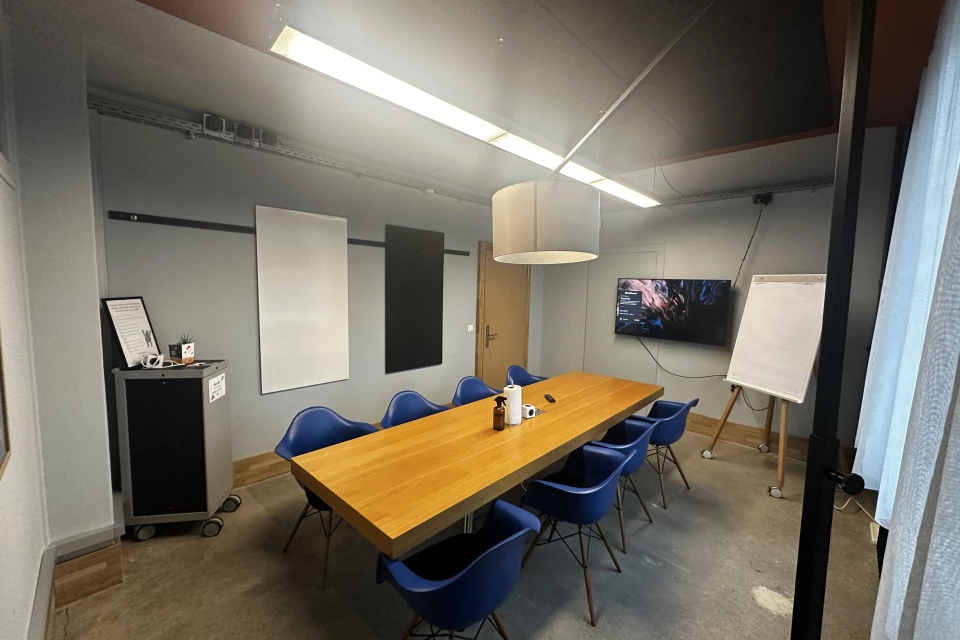 Challenger meeting room