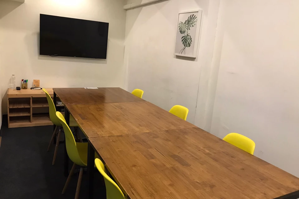 Meeting Room (Medium)