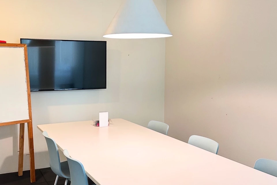 Meeting Room Size S for 4-6 people