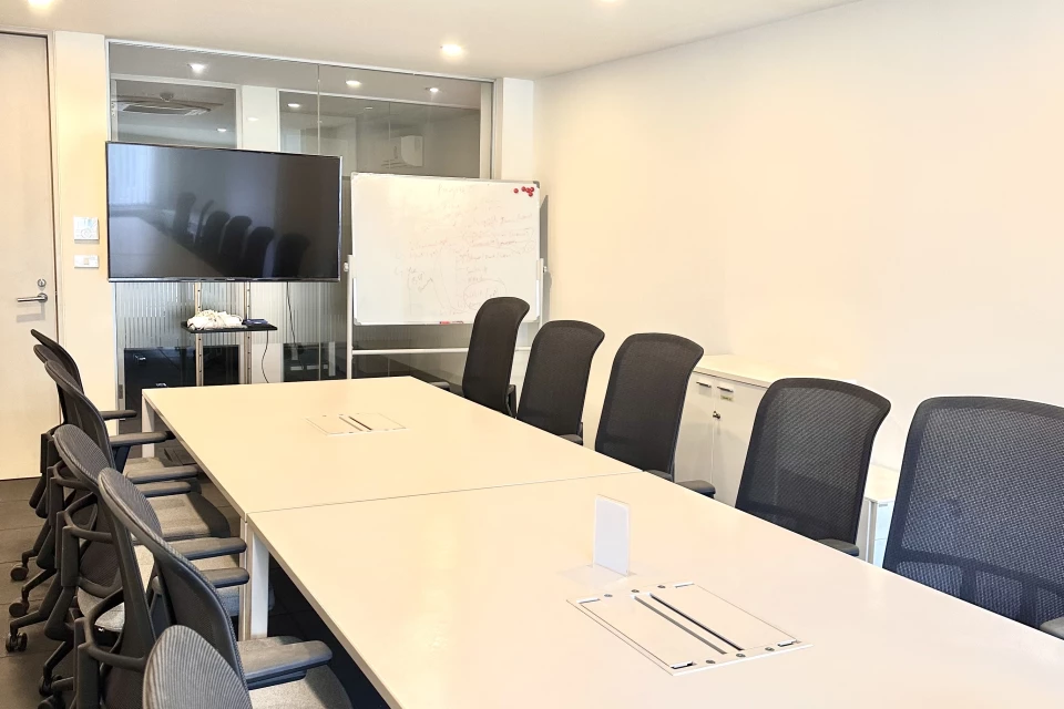 Meeting Room Size L for 12-16 people