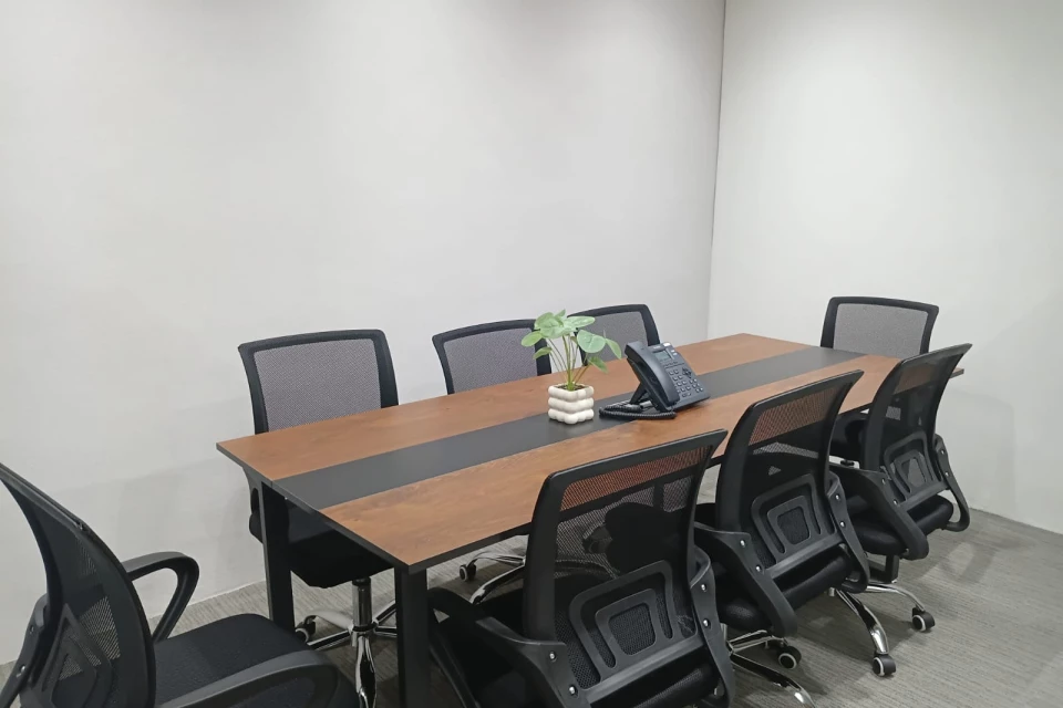 8 pax Meeting Room