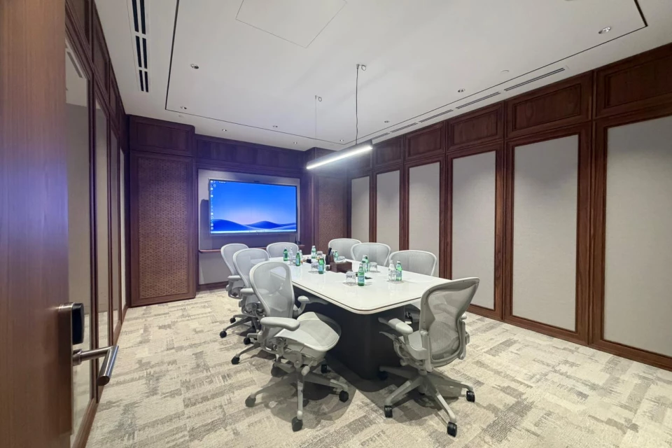 L40, Room 40B