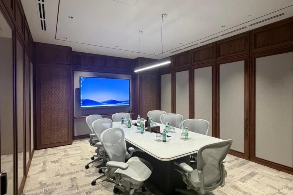 L40, Room 40B