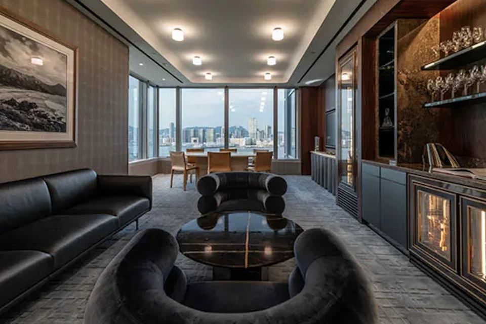 Room Titan Lounge