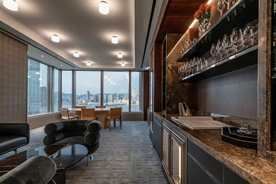 Room Titan Lounge