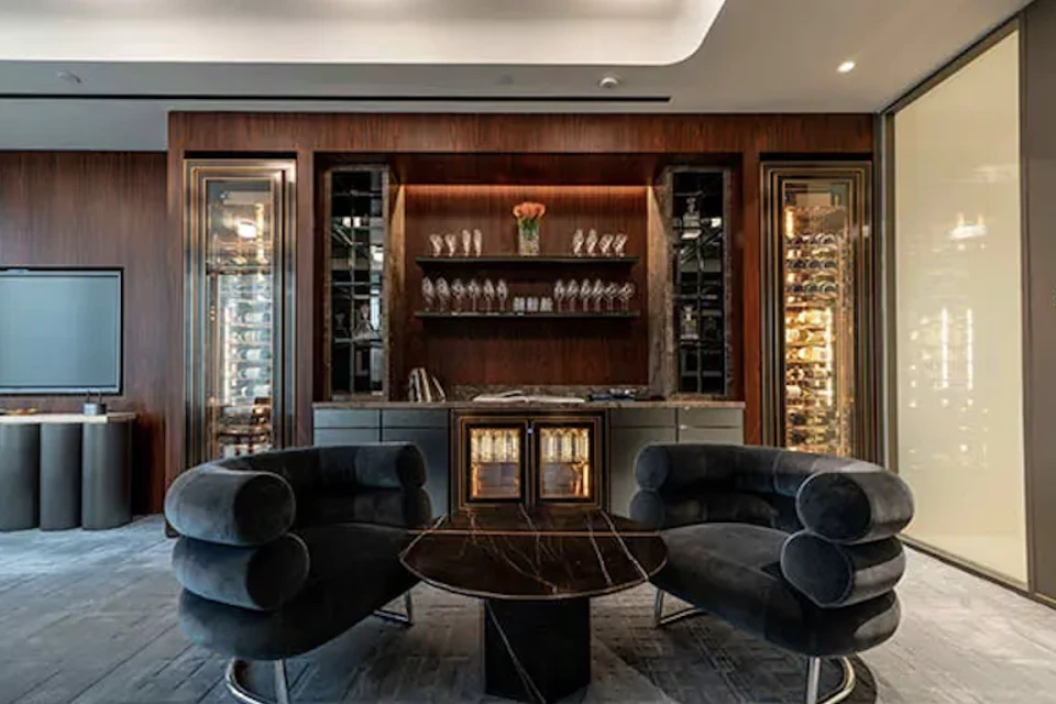 Room Titan Lounge