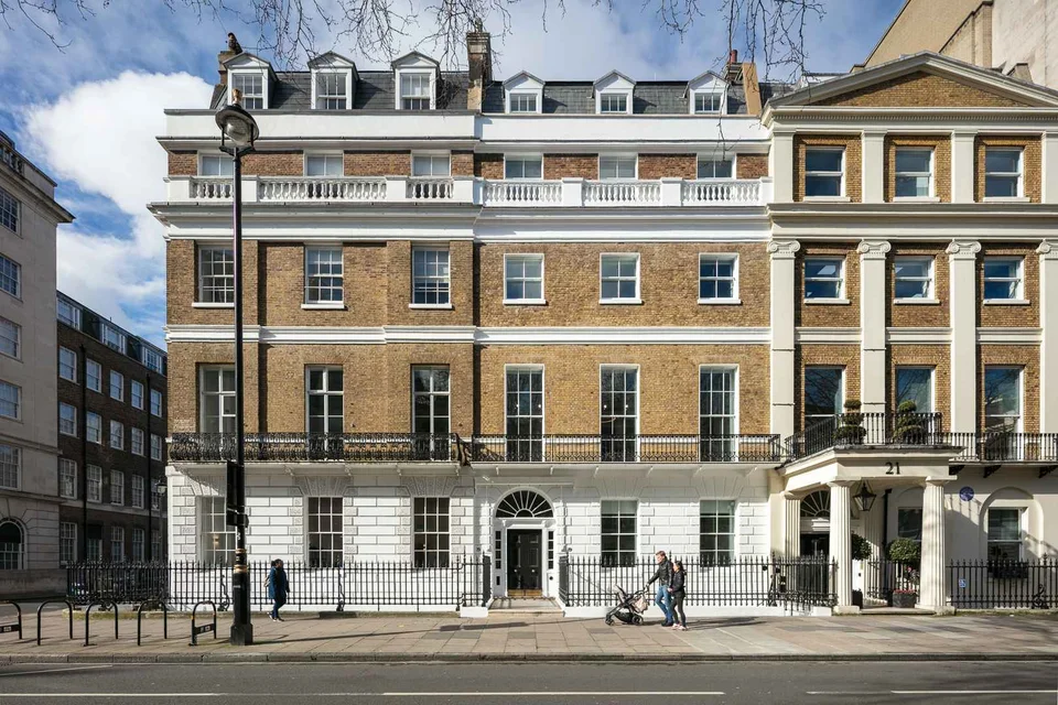Elmtree (19 Portland Place) by Spacemade main office view