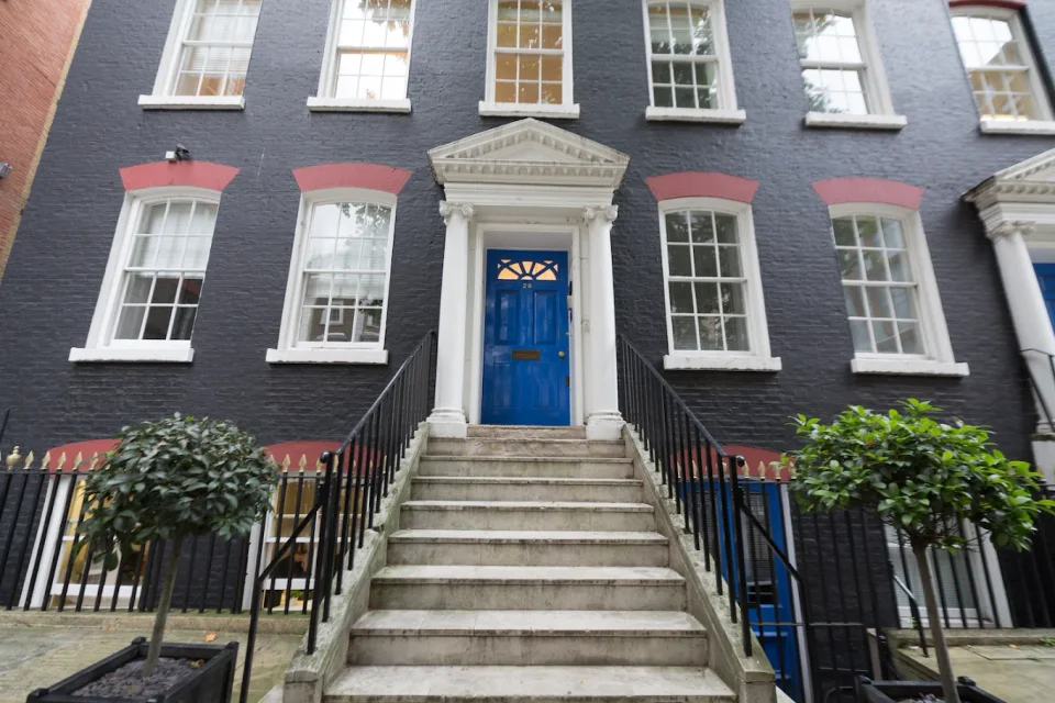 28 Queen Street main office view