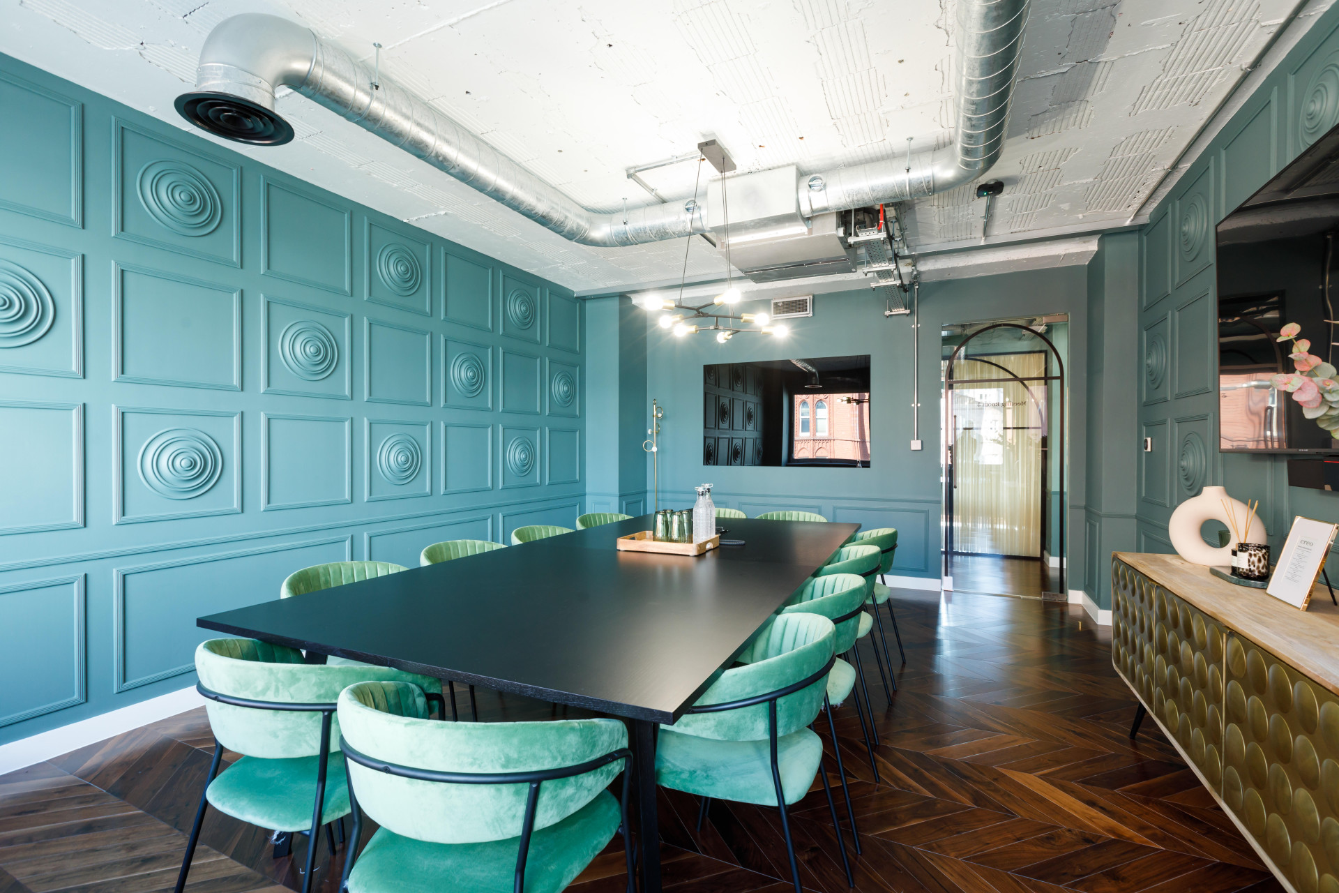 Meeting room for 12 people near Chancery Lane