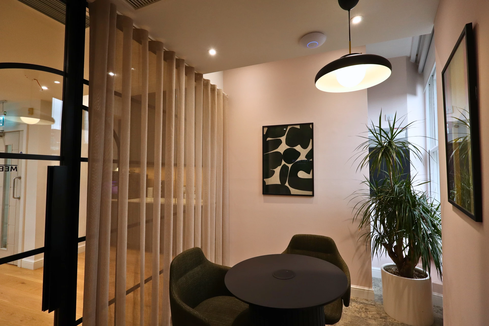 3 person meeting room in London Bridge