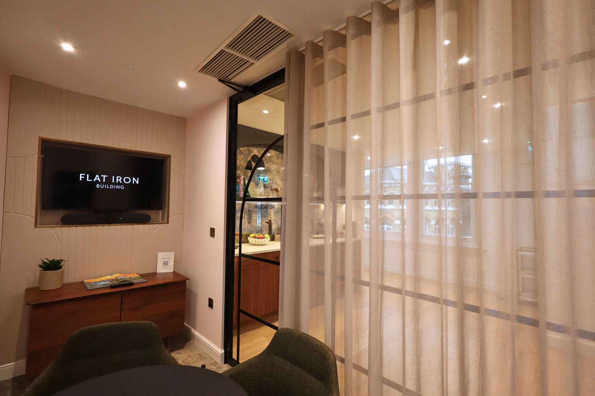 3 person meeting room in London Bridge