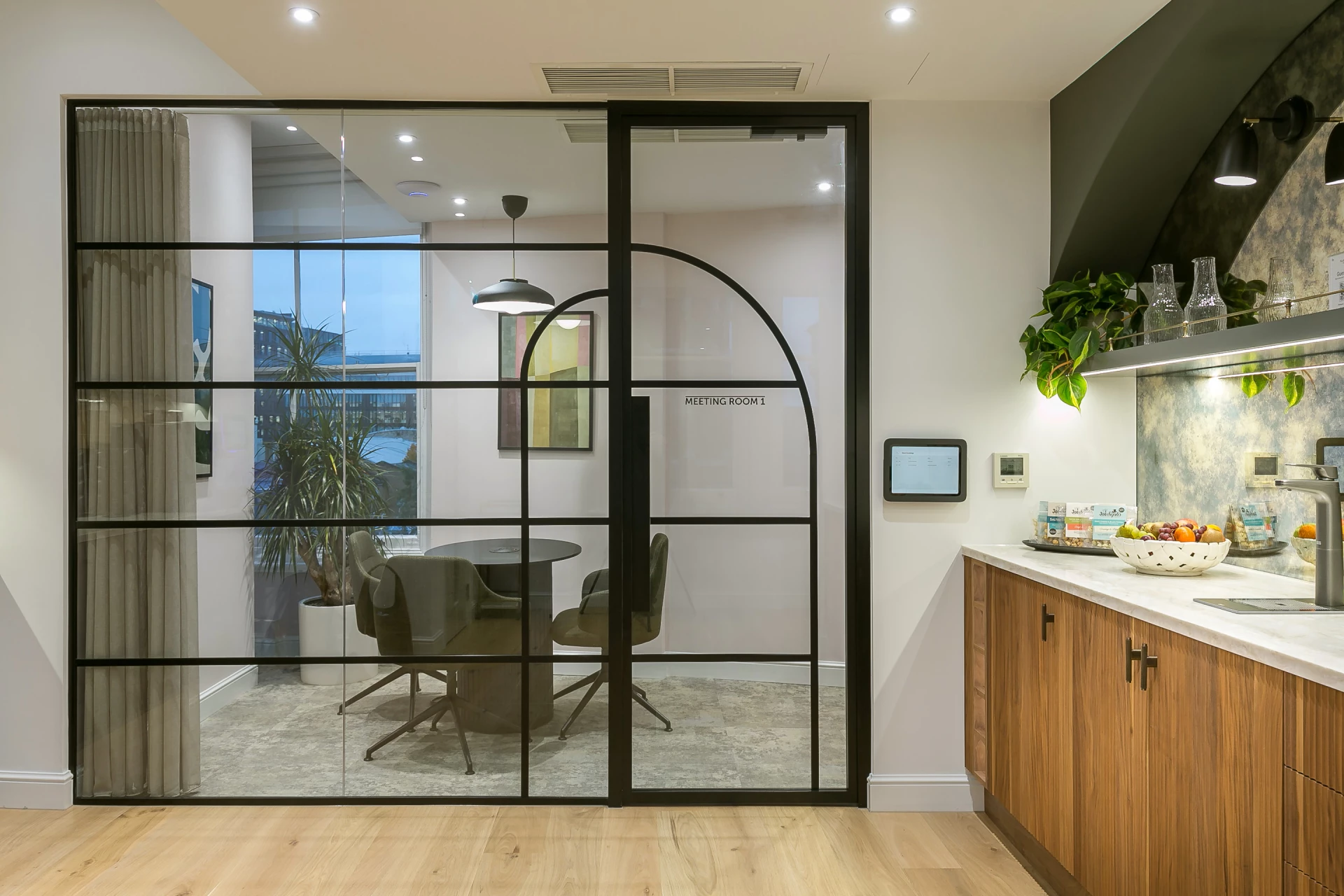 3 person meeting room in London Bridge