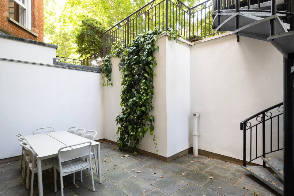 142 Buckingham Palace Road