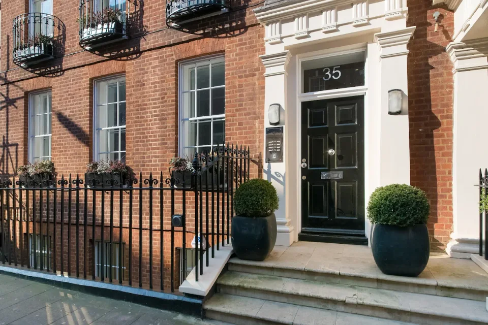 35 Grosvenor Street office
