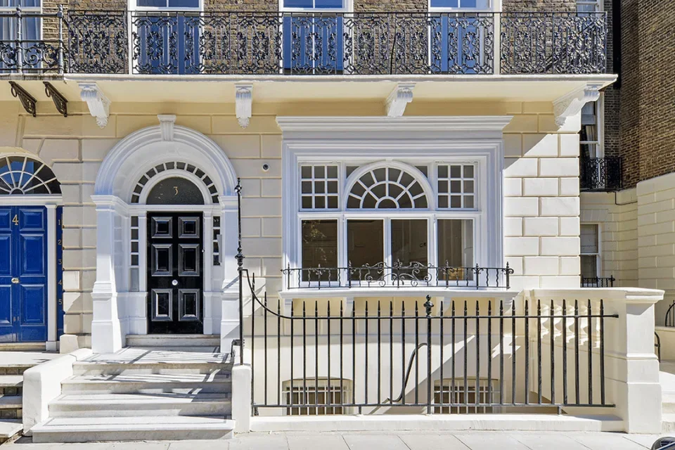 3 Chandos St