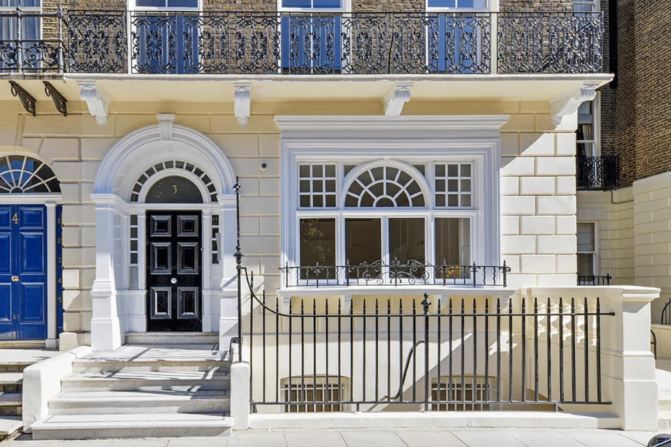 3 Chandos St
