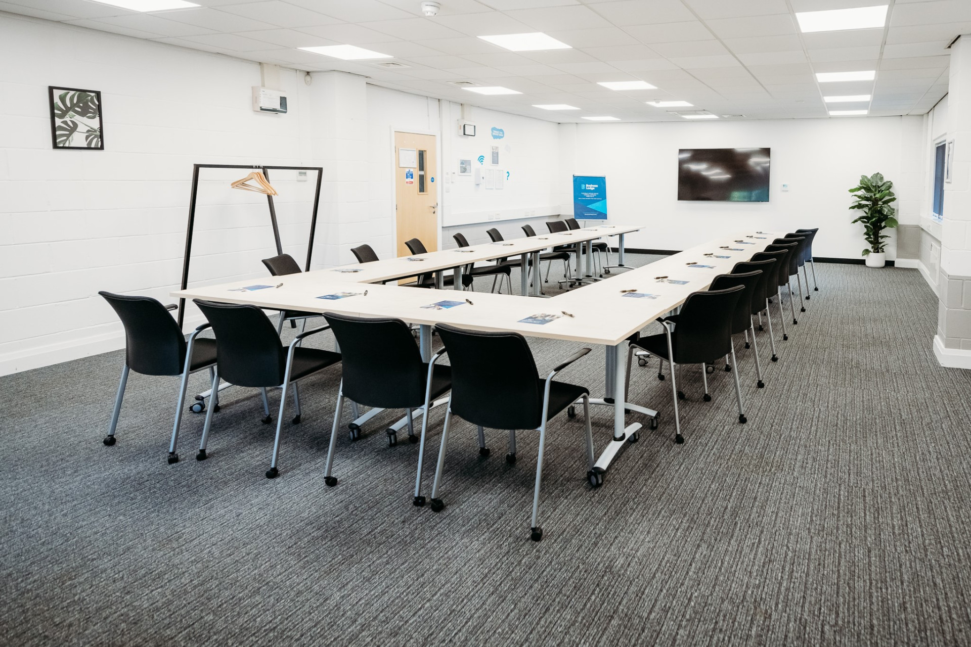 Modern Conference Room with Flexible Layouts - Europa House (30 people)