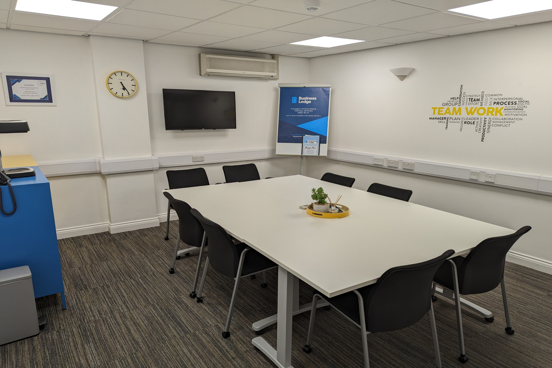Meeting room 36 Imperial House - Bright 8-Person room