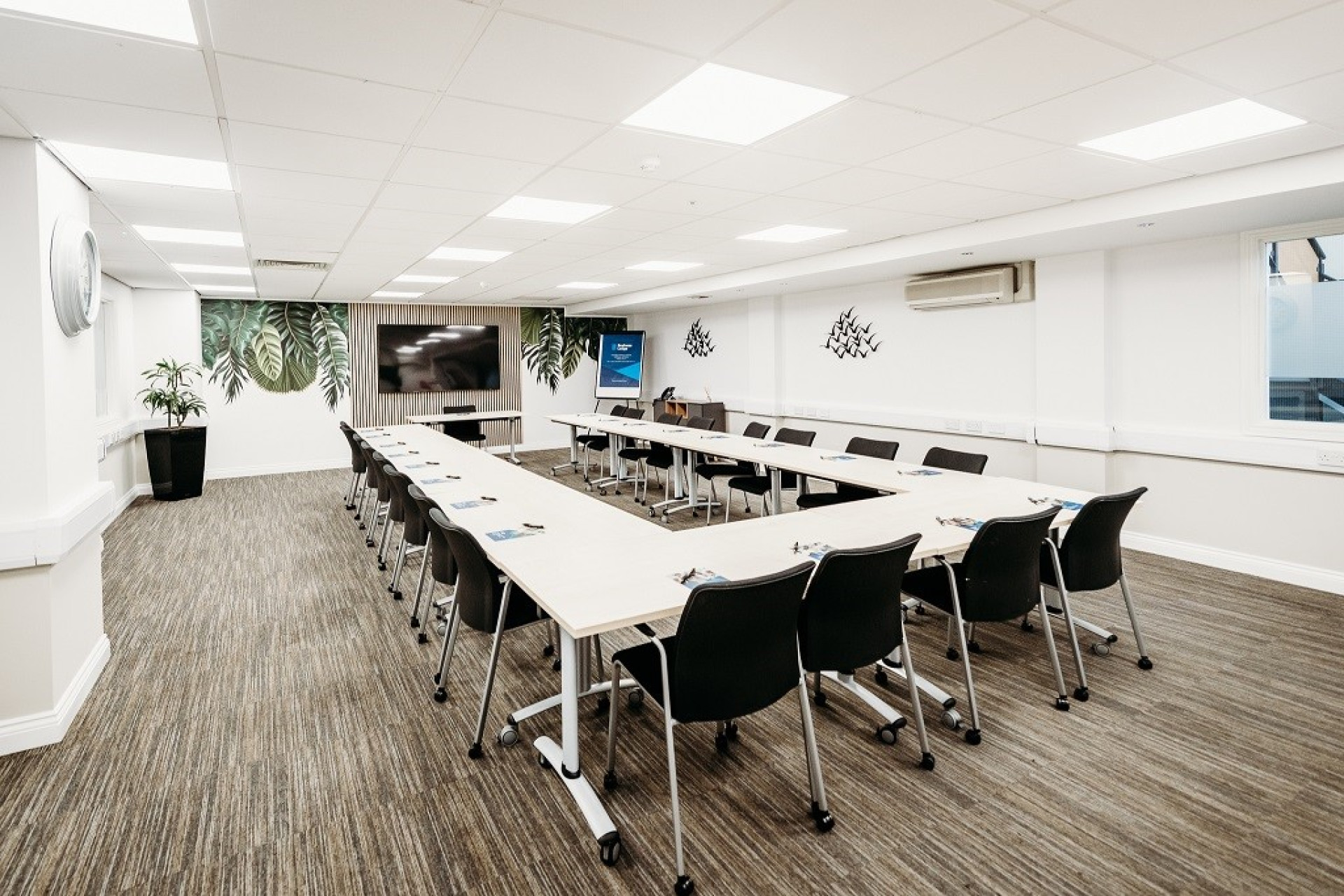 Modern Conference Room with Flexible Layouts - Imperial House (30 people)