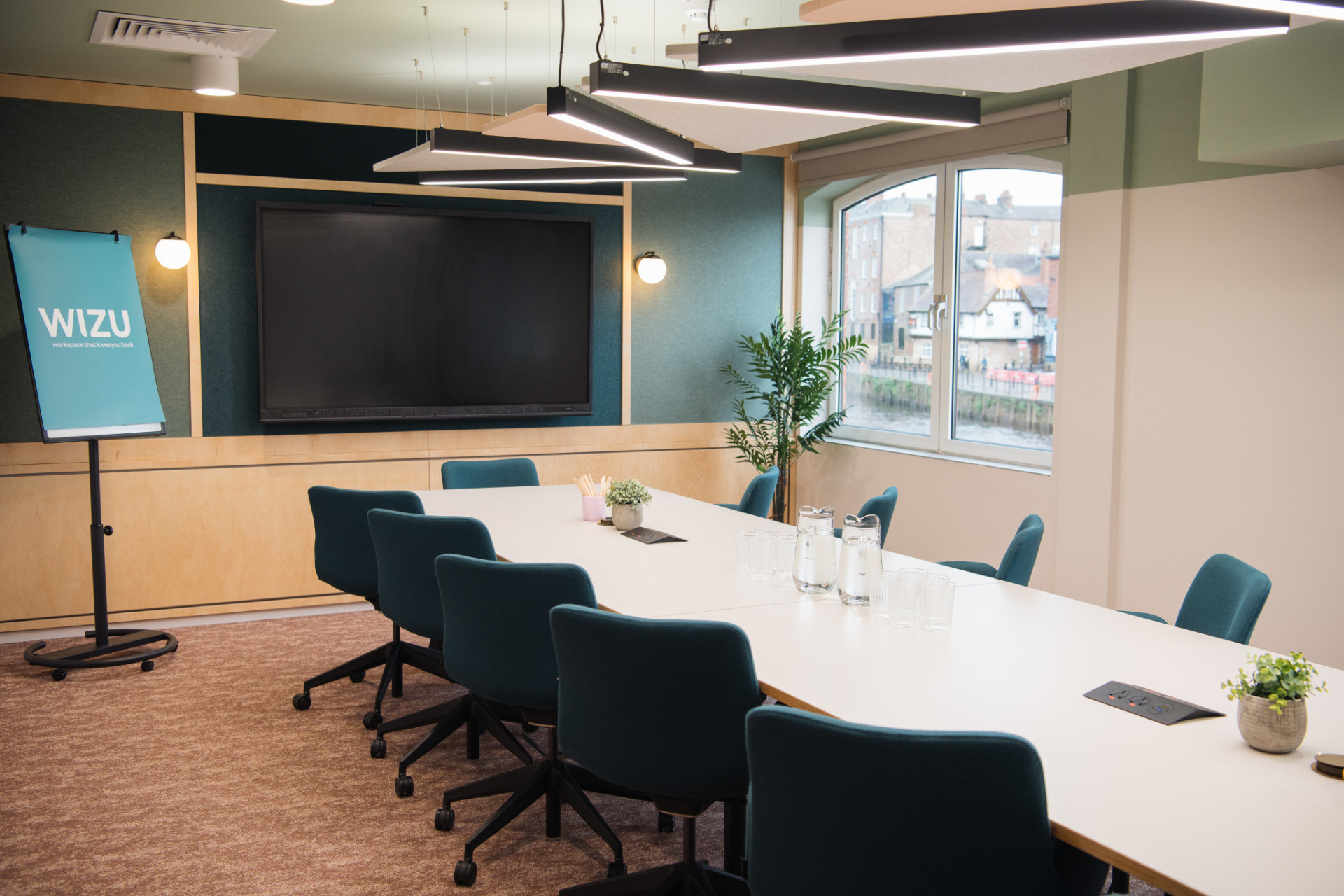 Castle Suite: Modern 14-Person Boardroom in York